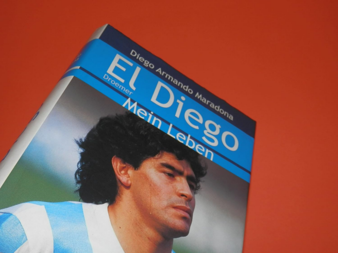 maradona_tocado-por-dios.png