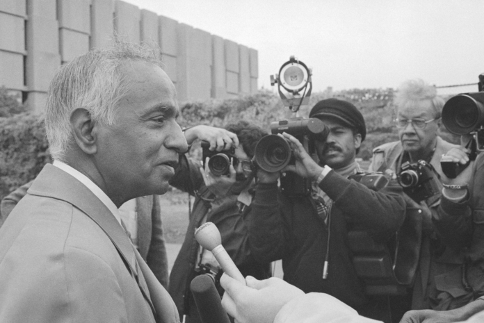 subrahmanyan-chandrasekhar_la-radiacin-de-las-estrellas.png